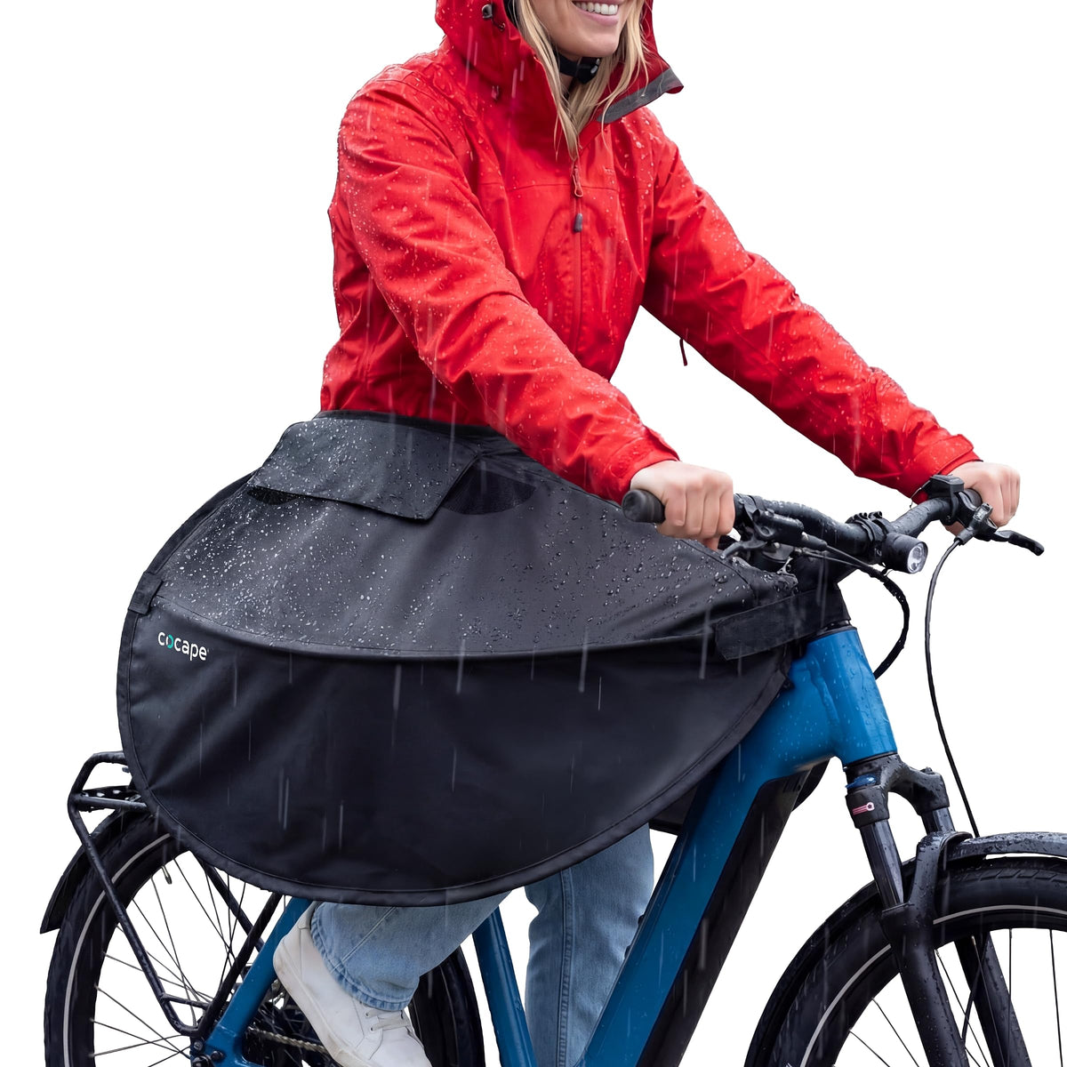 cocape Fahrrad-Regenschutz für die Beine am E-Bike im Regen (Symbolbild, KI-generiert)